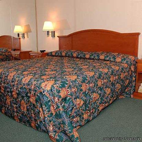 Lynbrook Motor Inn Room photo